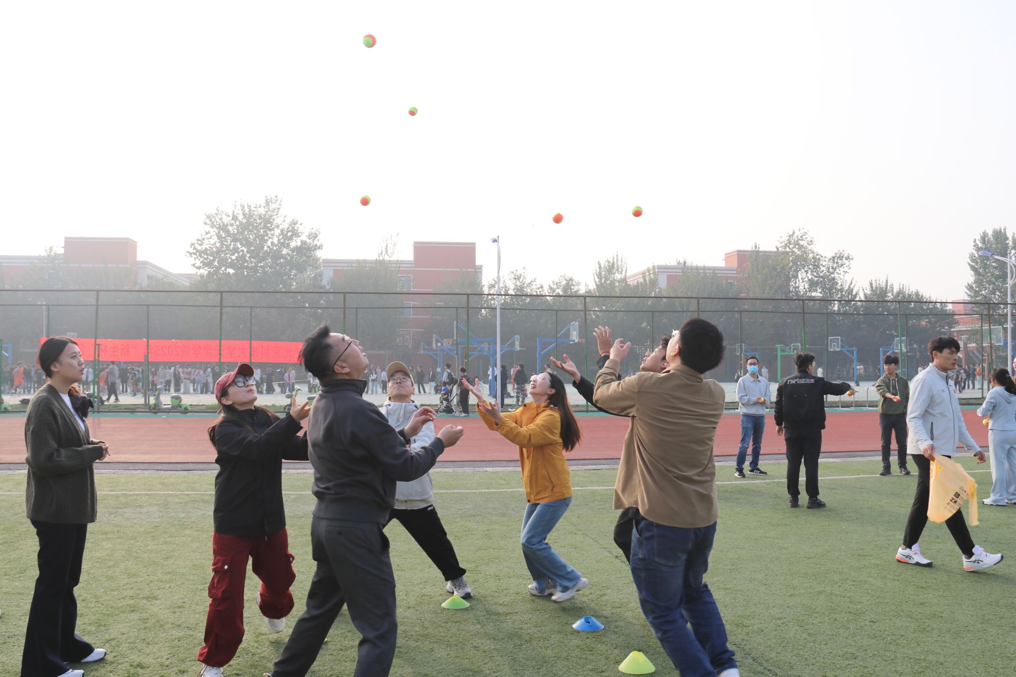 九州娱乐-队员合作默契，在比赛中相互配合，协同作战获胜